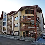 In Eagle's Nest דירה