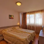 In Eagle's Nest בנסקו