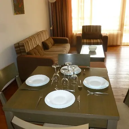 아파트 In Eagle's Nest *